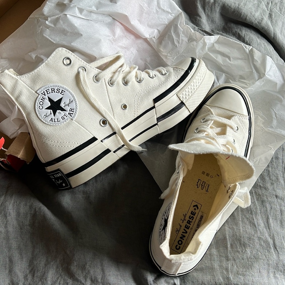Chuck Taylor 70 Plush Hi Size: 9W 7M worn only 3 times in great condition